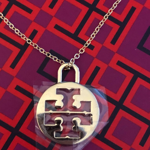 ❤️Authentic Tory Burch Charm Necklace ❤️ - Picture 3 of 5